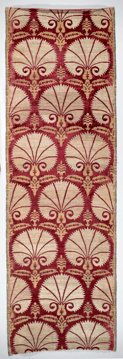 Textilpanel med nejlikamönster (sammet, siden och metallomslaget silke) av Turkish School