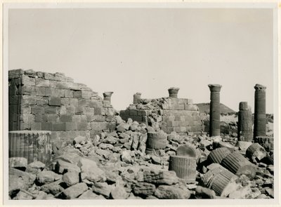 Stora inneslutningen, vy över väggar och pelare i Stora templet, Musawwarat es Sufra, Sudan, fotografi av Ugo Monneret de Villard av Ugo Monneret de Villard