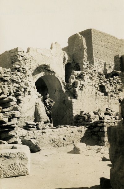 Interiör av stort torn (qasr) i klostret St Simeon, Aswan, Egypten, fotografi av Ugo Monneret de Villard av Ugo Monneret de Villard