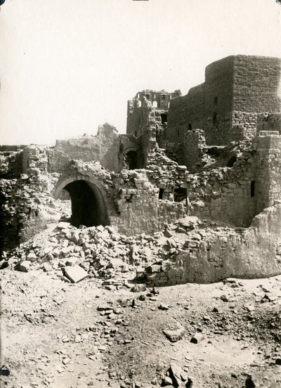 Stort torn (qasr) i klostret St Simeon, Aswan, Egypten, fotografi av Ugo Monneret de Villard av Ugo Monneret de Villard