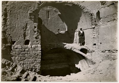 Stort torn (qasr) i kloster, Aswan, Egypten, fotografi av Ugo Monneret de Villard av Ugo Monneret de Villard