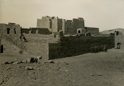 S:t Simeons kloster, sett från sydost, Aswan, Egypten, fotografi av Ugo Monneret de Villard av Ugo Monneret de Villard