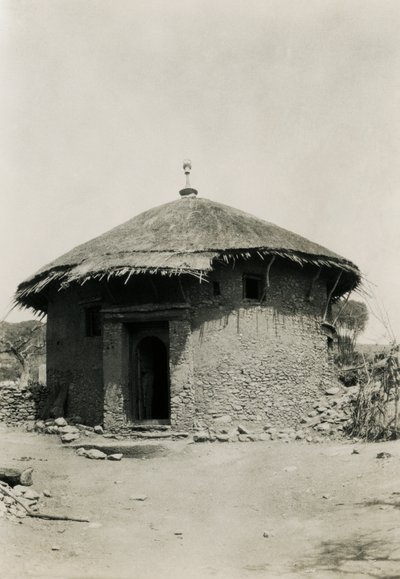 Rund hydda med halmtak, Axum, Etiopien, fotografi av Ugo Monneret de Villard av Ugo Monneret de Villard