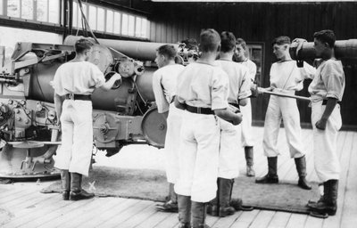 6-tums pistolövning, Royal Navy utbildningsanstalt, Shotley, Suffolk, 1936 av Unbekannt