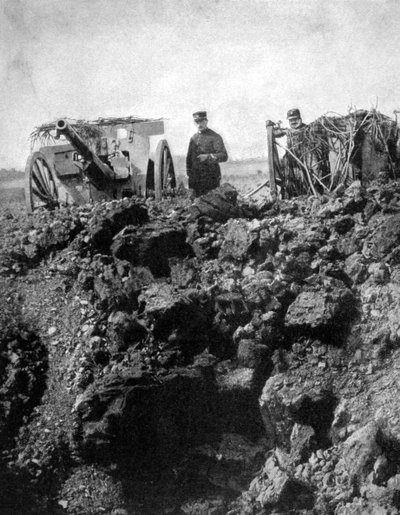 Ett franskt batteri av 75:e har en trång flykt, första världskriget, 1915 av Unbekannt