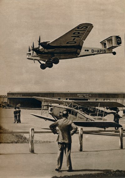 Ett tyskt Junkers-flygplan som anländer till Croydon Airport, c1934 c1937 av Unbekannt