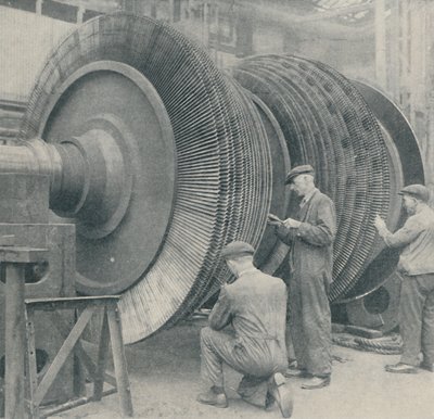En rotor med många blad för en av Queen Marys lågtrycksturbiner, 1937 av Unbekannt