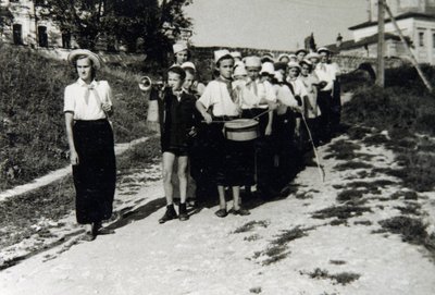 En pionjärenhet vid All-Union Young Pioneer Camp Artek, Gurzuf, Krim, USSR, 1930-talet av Unbekannt