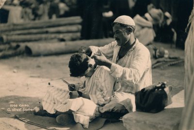 A Street Barber, Kairo, Egypten, 1936 av Unbekannt