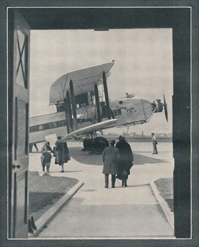 En symbol för den moderna världen - Passagerare som går ombord på Croydon Aerodrome, c1935 av Unbekannt