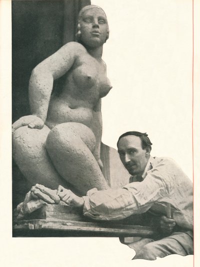 En cameo av Frank Dobson Booths Has The Magic of Pygmalion. Det gör att även vissa statyer kommer till liv av Unbekannt