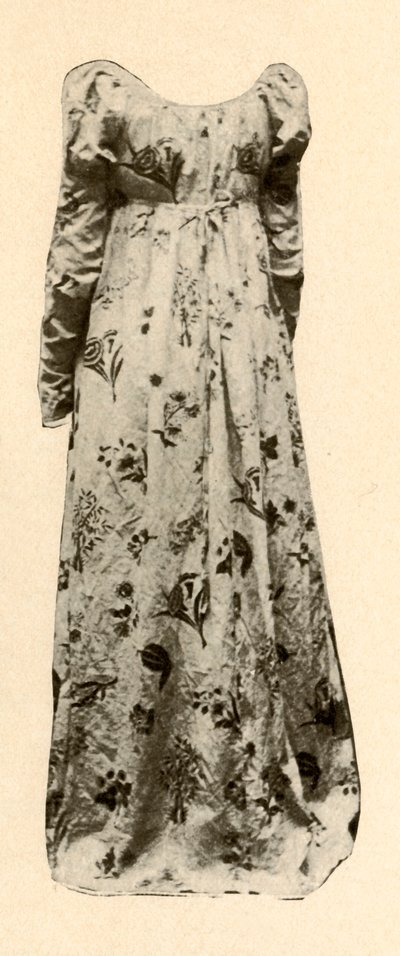 En klänning av brunglaserad chintz, buren av Madame Chevalier, c1795, 1937. av Unbekannt