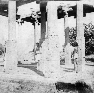 Ett ruinerat tempel nära Madras, Indien, 1874 av Unbekannt
