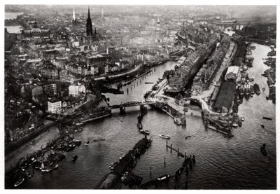 Flygfoto över Hamburgs hamn, Tyskland, från en Zeppelin, c1931 1933 av Unbekannt
