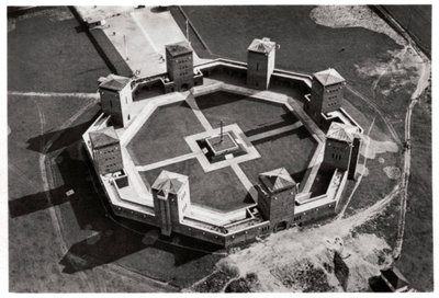 Flygfoto över Tannenberg Memorial, nära Olsztynek, Polen, från en Zeppelin, c1931 1933 av Unbekannt