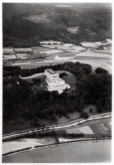 Flygfoto över Walhalla-templet, nära Regensburg, Tyskland, från en zeppelinare, c1931 1933 av Unbekannt