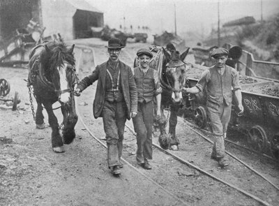 Efter bosättningen: Gruvarbetare tar sina ponnyer tillbaka till gropen, 1915 av Unbekannt