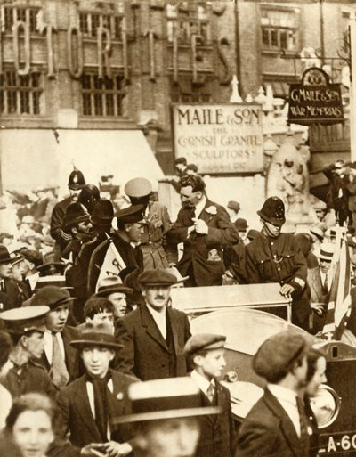 Alcock och Brown... efter den första non-stop transatlantiska flygningen, London, juni 1919, 1935. av Unbekannt