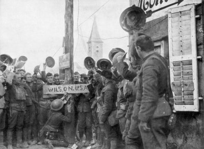 Amerikanska soldater i byn Nonsard, nordost om Saint-Mihiel, 1926 av Unbekannt
