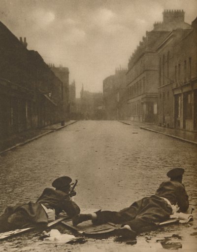 An East End Episod: Scots Guards on Action at Sydney Street 1911, c1935. av Unbekannt