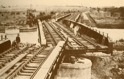 En elektriskt driven svängbro, vid Beccles, nära Yarmouth London och North Eastern Railway av Unbekannt