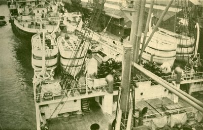 En imponerande samling av båtar ombord på Leviathan., c1930. av Unbekannt