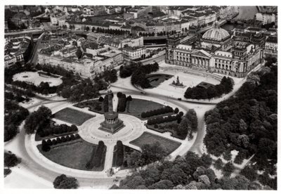 En flygvy över Konigsplatz, München, Tyskland, från en Zeppelin, c1931 1933 av Unbekannt