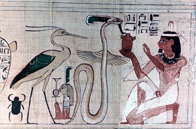 Forntida egyptisk dödspapyrus som knäböjer framför en orm av Unbekannt