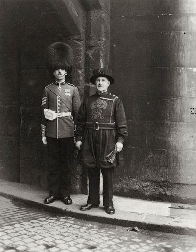 Forntida och moderna vid Tower of London, 1900-talet av Unbekannt