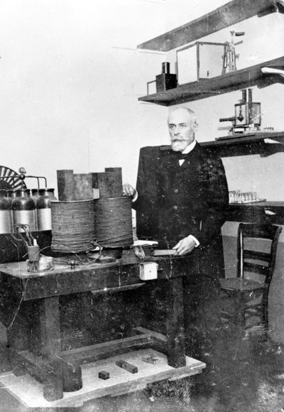 Antoine Becquerel i sitt laboratorium, ca 1890-talet av Unbekannt