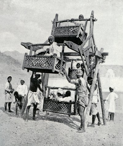 Arabiska barn njuter av ett stort hjul, 1922 av Unbekannt