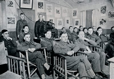 Army Art Group: Adrian Hill, R.B.A., R.O.I., föreläser om The Art and Aims of Picasso, 1944 av Unbekannt