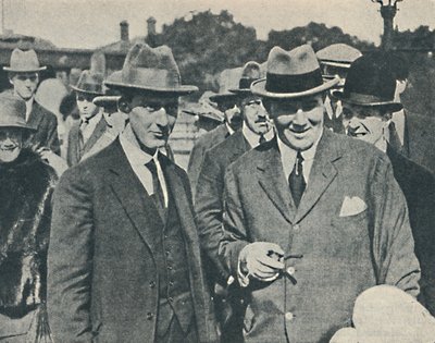 Ankomst till England. Kapten Cecil Foster och hans överstyrman Gravesend, augusti 1923, 1936 av Unbekannt