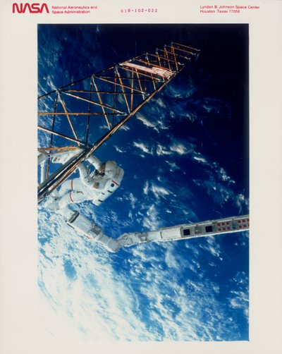 Astronaut på EVA från rymdfärjan Atlantis, 1985 av Unbekannt