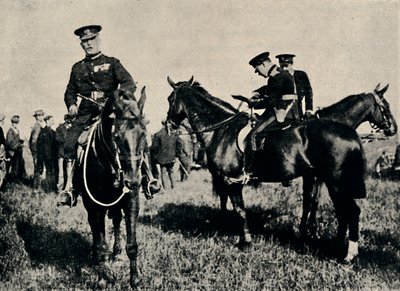 Vid militära manövrar, c1916, 1945. av Unbekannt