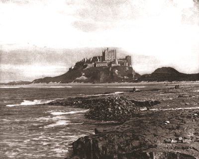 Bamburgh Castle, Northumberland, 1894. av Unbekannt