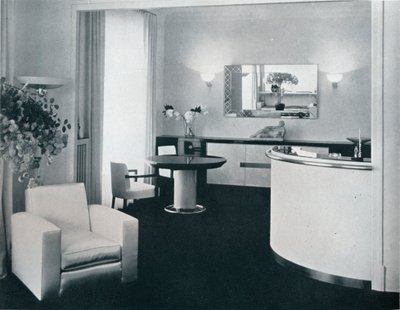 Barhörna i en matsal designad av Jacques Adnet, c1940 av Unbekannt