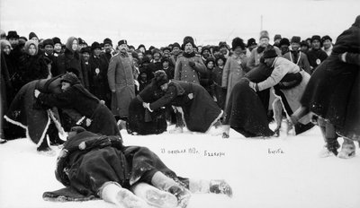 Bashkirs kuresh wrestling, Ryssland, 1913 av Unbekannt