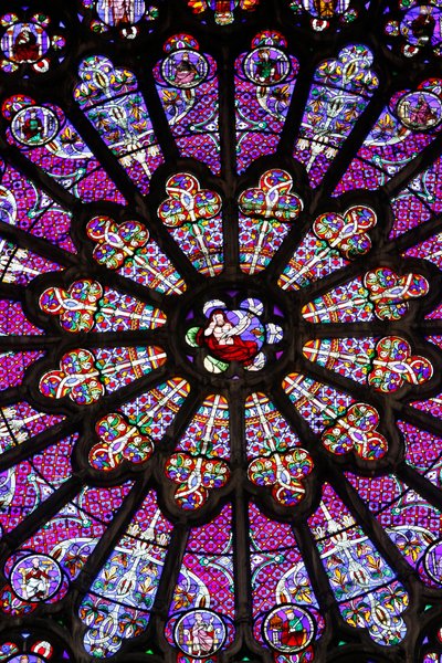 Basilica of St, Denis, Norra korsarm, Fönster i målat glas (en detalj), Rosenfönster ovanför mittporten, Saint-Denis, Frankrike av Unbekannt