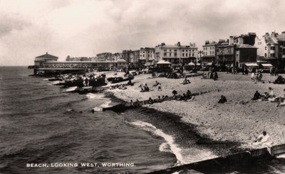 Strand, blickar västerut, Worthing, Sussex, 1935 av Unbekannt