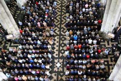 Troendes församling. Biskopsvigning. Amiens katedral, Amiens, Frankrike av Unbekannt