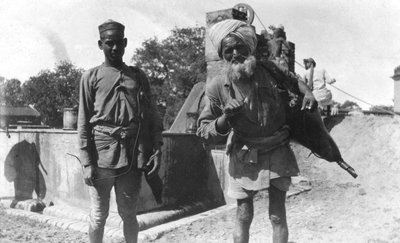 Bhistis, eller vattenbärare, Agra, Indien, 1916-1917 av Unbekannt