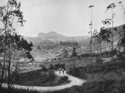Utsikt från Rambodapasset i sydost mot Nuwara Eliya och Hakgalla Rock, 1926 av Unbekannt