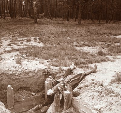 Kropp av död soldat, Argonne, norra Frankrike, c1914-c1918 av Unbekannt
