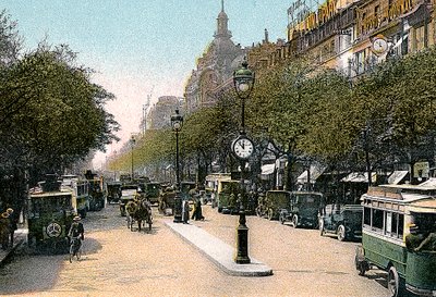 Boulevard des Italiens, Paris, med bilar och motorbussar på gatan, c1900 av Unbekannt