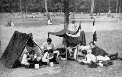 Boys camping, Berlin, Tyskland, 1922 av Unbekannt