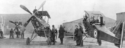 British Royal Flying Corps flygplan under reparation, c1916 av Unbekannt