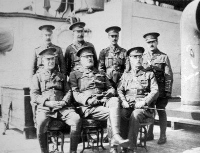 Brittiska officerare på fängelseskeppet Royal Edward förtöjde strax utanför Southend, november 1914 av Unbekannt