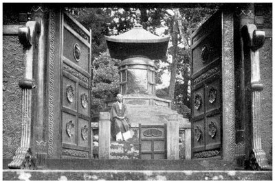 Bronsport och grav, Shiba Park, Tokyo, Japan, 1904 av Unbekannt