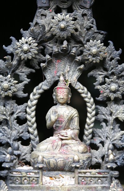 Buddha i det gyllene templet, Patan, Nepal av Unbekannt
